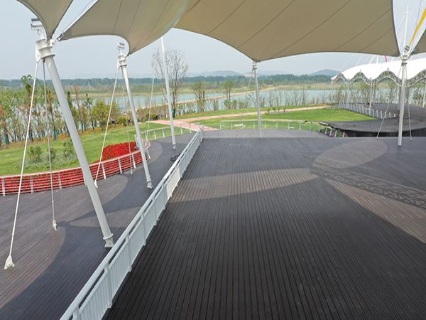 杭州户外深碳化大波浪竹地板施工